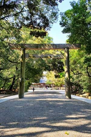 AtsutaTorii_300x450.jpg