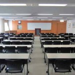 Primera sala de conferencias (84 asientos)